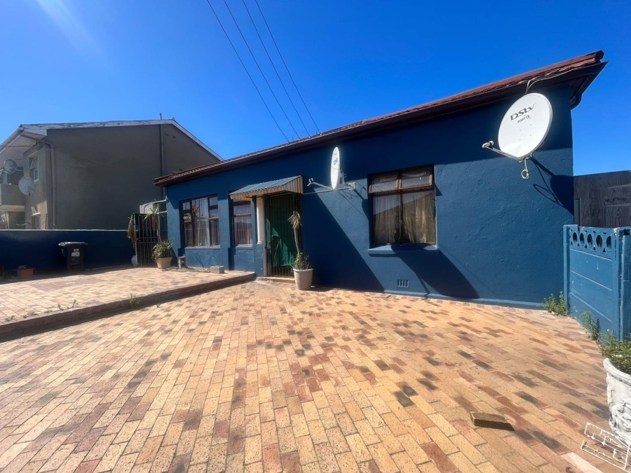 11 Bedroom Property for Sale in Rugby Western Cape